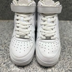 Shoes Air Force 1s basically new no wear